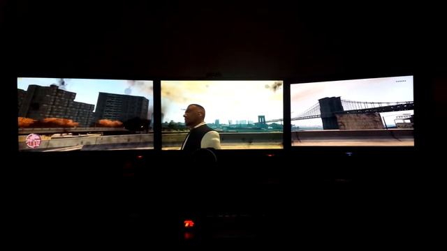 Grand Theft Auto EFLC multi-screen gameplay