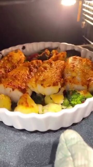 ЗАПЕЧЕННАЯ РЫБА С АССОРТИ ИЗ ЗАМОРОЖЕННЫХ ОВОЩЕЙ