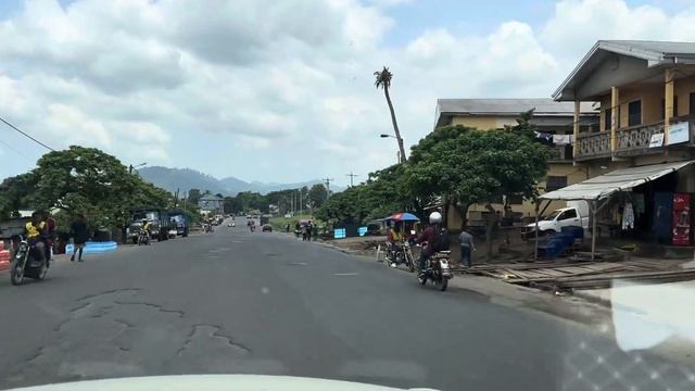 По дороге в Лимбэ. Лучший морской курорт Республики Амбазония. Камерун. 27 апреля 2024 смотреть онлайн