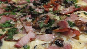 Омлет с копченой грудинкой