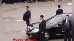 Кортеж Ким Чен Ына во Вьетнаме, 2 броневика и "бегущие охранники"