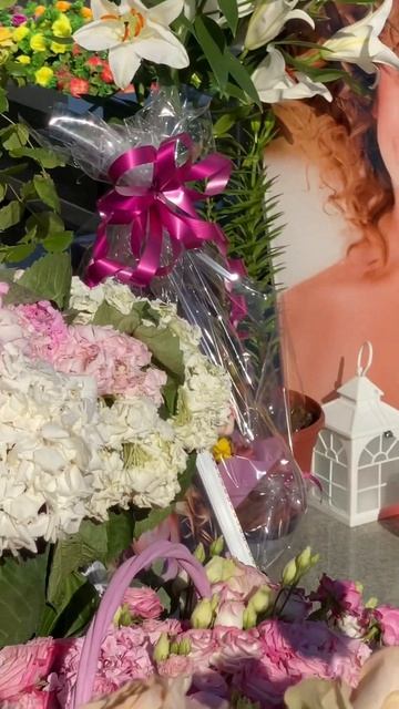 Могила Жанны Фриске утопает в цветах  день памяти певицы _ 50 лет
