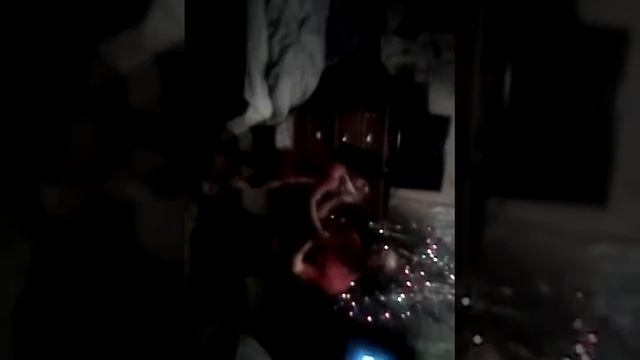 Папа танцует со своей дочей ,смотреть всем супер!! смотреть онлайн