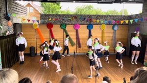 Танцевальный коллектив Свитино Kids - танец мы маленькие дети.