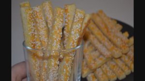 Сырные палочки - бесподобная закуска под фильм. Готовьте сразу две порции, улетают как семечки!