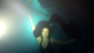 underwater girl.mpg