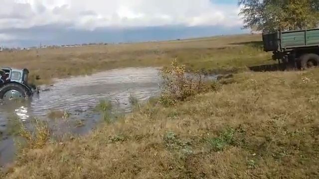 Т-40 утонул  в болоте