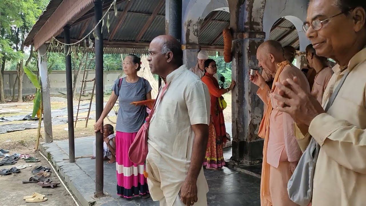 BVV Narasimha Maharaj - Kartika parikrama, day 1 - Damodarashtakam - Jhamatpur - 13.10.2022