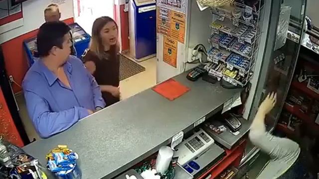 неадекватная покупательница