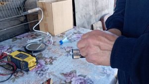 выстрел шумовым патроном.
