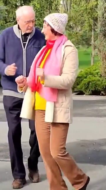 С ТОЙ ДЕВЧОНКОЙ ДРУЖИЛ Я ДАВНО!