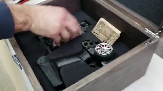 Упаковка проекта, материал - орех. Изготовитель упаковки ОАО "Биомед", по заказу Либхерр-руссланд