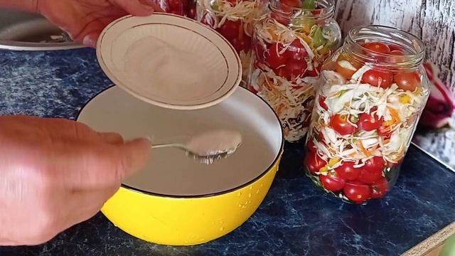 Вкуснейшая заготовка на зиму. Томаты черри и салат из капусты.#заготовкиназиму#капустатоматы#