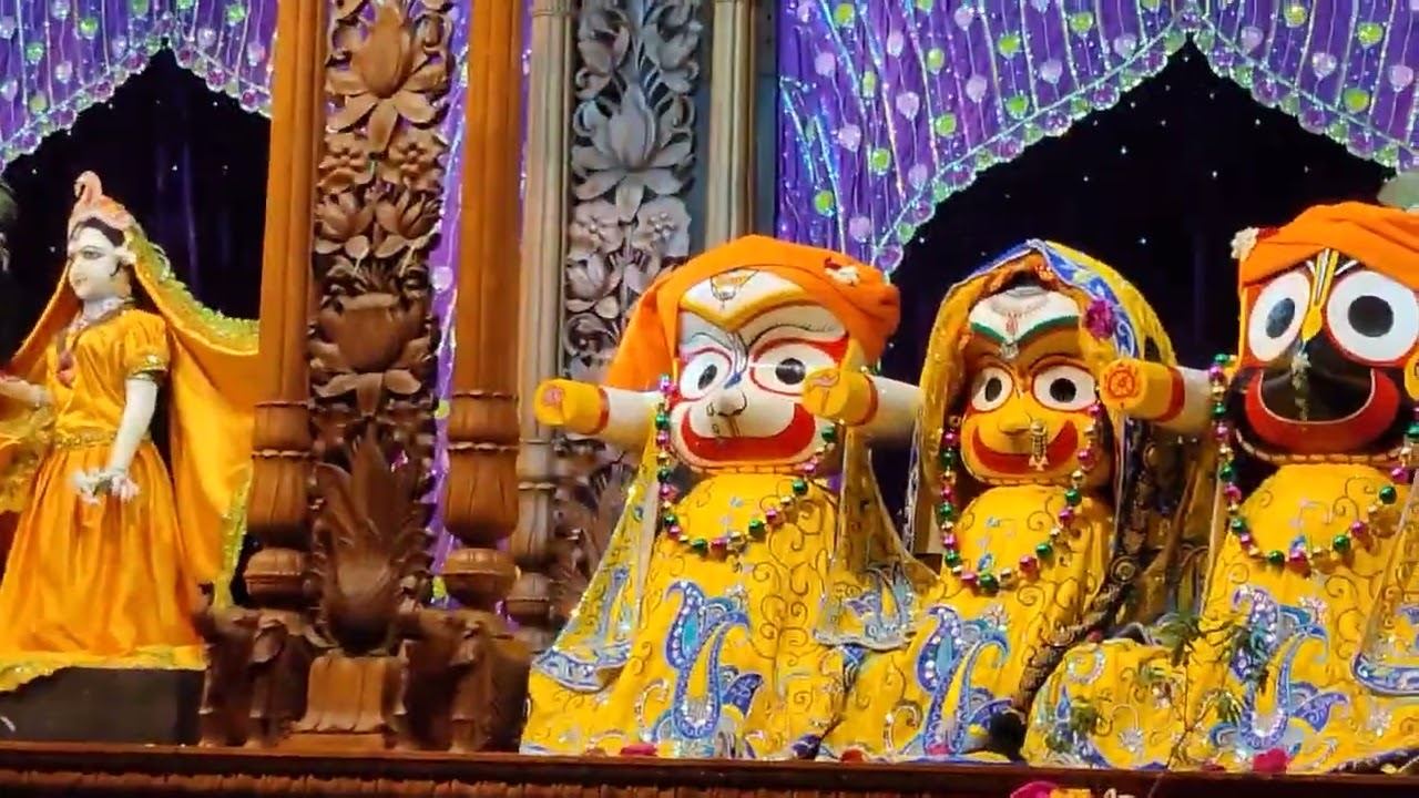 22.12.2023 - HH BVV Narasimha Maharaj is performing Mangal arati in TODU Temple