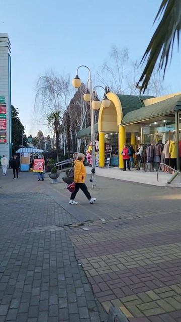 Адлер Сочи - Зима 2023 прогулка по рынку в хорошую погоду. смотреть онлайн
