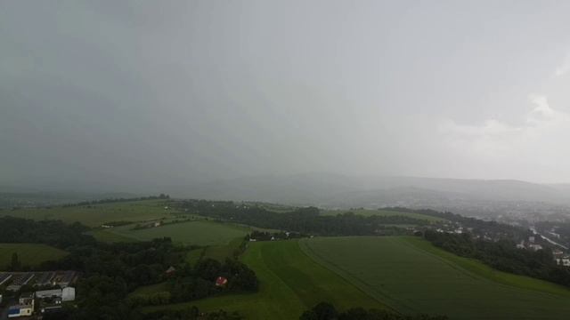 Приманил настоящий молнию с квадрокотерам DJI Mini 2 дрон смотреть онлайн