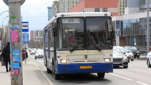 Автобус НефАЗ-5299-20-32 борт. №1887 маршрут №65 на остановке "Куйбышева"