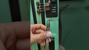 Что делать, если вы забыли пароль от кодового замка на чемодане, а действовать надо быстро