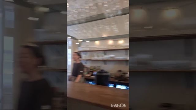 Жизнь на пенсии-она такая Сегодня обедали в ресторане Вкусно Еда на веранде#shortvideo#атмосферно# смотреть онлайн