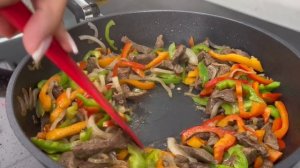 Не прошло и двух минут, как умяли всю тарелку! Ну очень вкусное Мясо По-Мексикански