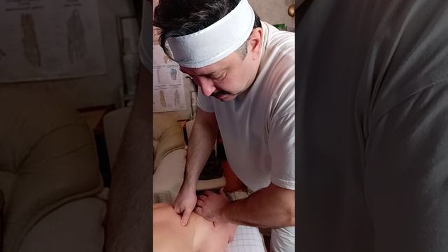 ШОК!!!! У него шея хрустнула прямо на столе! Самостоятельно не повторять! Обучение мануалке!