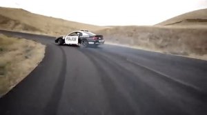 погоня.  мотоциклы. и. полиция. форт мустанг