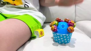 Miss Katy|Мисс Кэти Катя играет с Максом в челленджи