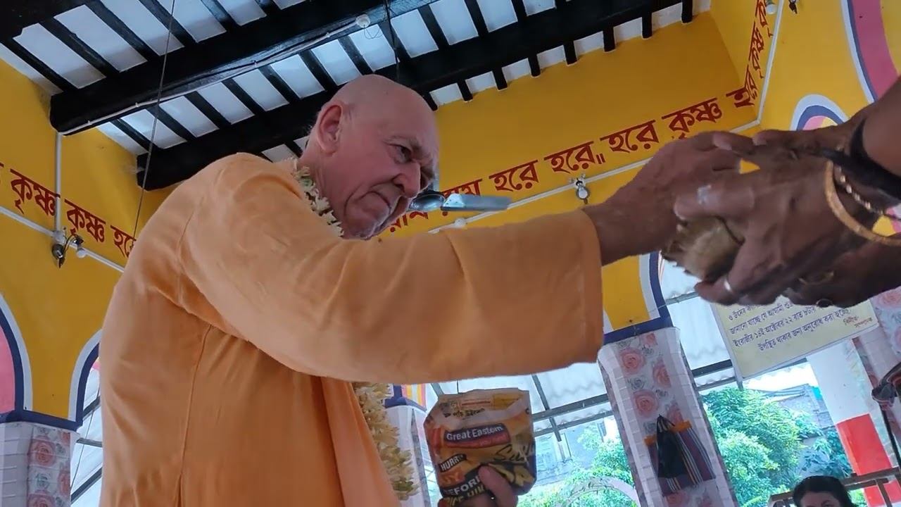 BVV Narasimha Maharaj - Kartika parikrama, Day 2 - Prasadam in Gauri Das Temple - 14.10.2022