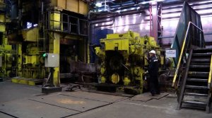 Вальцовщик ОЭМК Виктор Мельник получил звание «Почетный металлург»