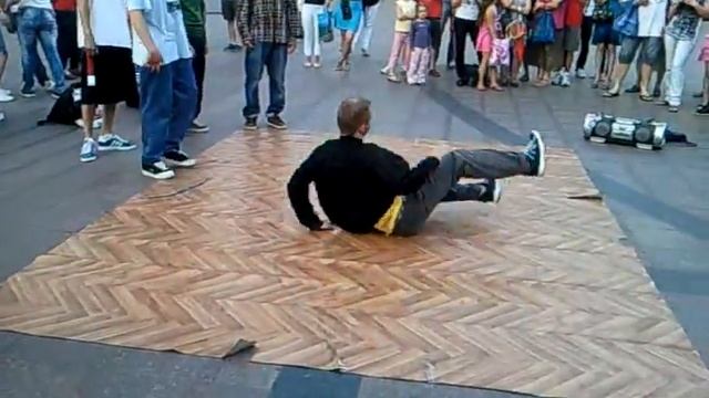 Брейкери у Львові біля оперного театру :: 2011-06-09 смотреть онлайн