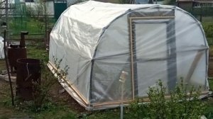 В саду огороде подготавливаем теплицу