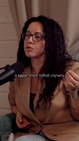 Когда мужчина говорит, что он не хочет, чтобы вы куда-то уезжали/шли, он испытывает страх за вас