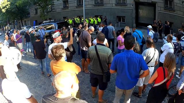 В очакване на Председателя на Народното събрание ...#ден70 с искане #Оставка на #Борисов и #Гешев .