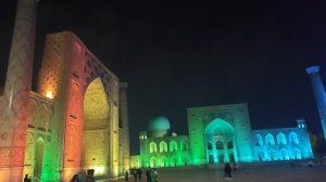 Светомузыкальное представление на площади Регистан