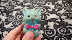 играем в детского резинового котика для малышей