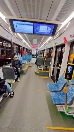 Москва, Открытое шоссе, трамвай №13, большой, комфортный и красивый. Прокатился на трамвае сегодня.