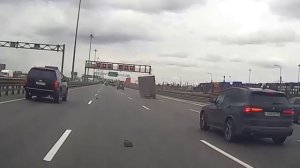 Газель потеряла сразу 2 колеса на КАДе!