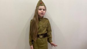 Трогательный стих о войне. Сергей Сухонин - две сестры бежали от войны. Читает Дарья Мулихина 7 лет.