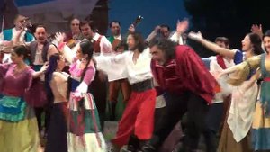 Николай  Лекарев и артисты театра Ромэн в сп. "Цыганская невеста"