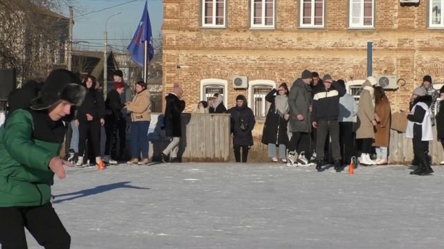 Ледовые, жаркие, студенческие… смотреть онлайн