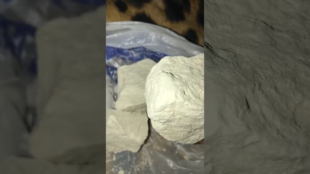 Eating chalk snowball. Wet crunch. Мел снежок. смотреть онлайн