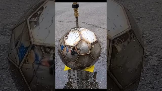 Металлический мяч