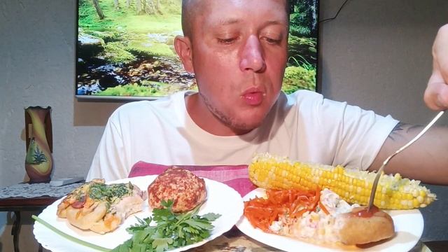 МУКБАНГ/УЖИН/ЕДА НА КАМЕРУ. САЛАТ ДЮБАРИ, КУКУРУЗА, КОТЛЕТА, ТЕФТЕЛЯ, ЗАКУСОЧНАЯ ШТУЧКА, МОРКОВЬ.