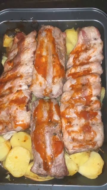 Рёбрышки в маринаде с картошкой