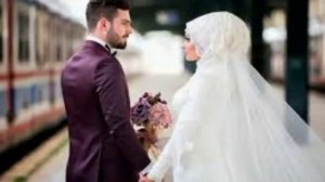 МАЧБУРИ ХАМХОБАГИ ВА ДАР ДАХОНИ ЗАН ЧИ ХУКМ ДОРАД? ОЁ МАРД МЕТОНАД, КИ ШАРМГОХИ ЗАНАШРО БУСА КУНАД?