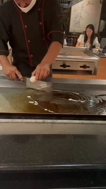 Кубинский повар готовит японскую еду 🔥 #shorts смотреть онлайн