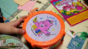 играем в детский барабан для малышей