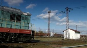 Убор Цыстерн на сортировочнам горке и прекрасный маневровый тепловоз ЧМЭ3Т-7220 попавшый в кадр