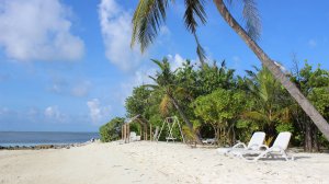 Пляж отеля Araamu Holidays & SPA Мальдивы Диффуши