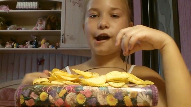 Первое видео ем чипсы смотреть онлайн